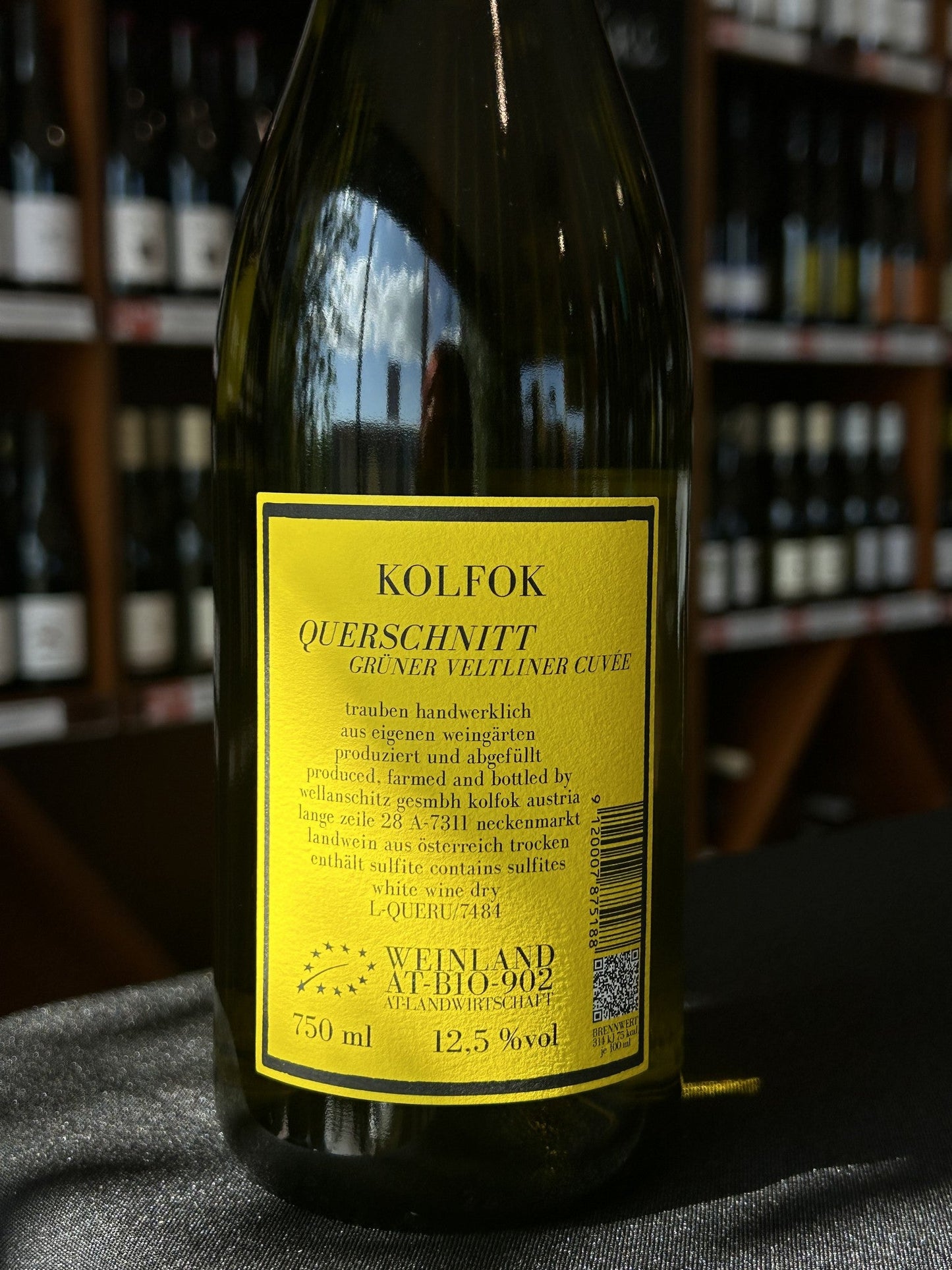Weingut Kolfok Querschnitt white back label